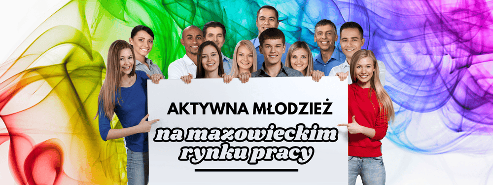 Młode osoby trzymające tablicę z nazwą projektu